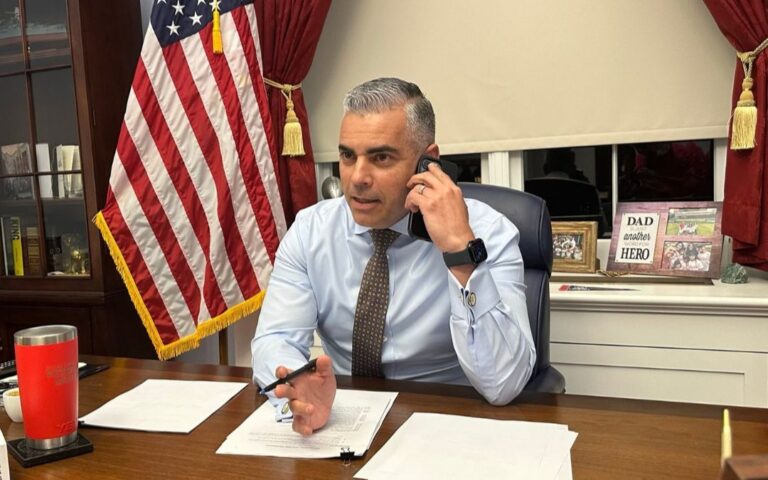 Pese a respaldar el presupuesto inicial, el Juan Ciscomani rompe filas para defender Medicaid