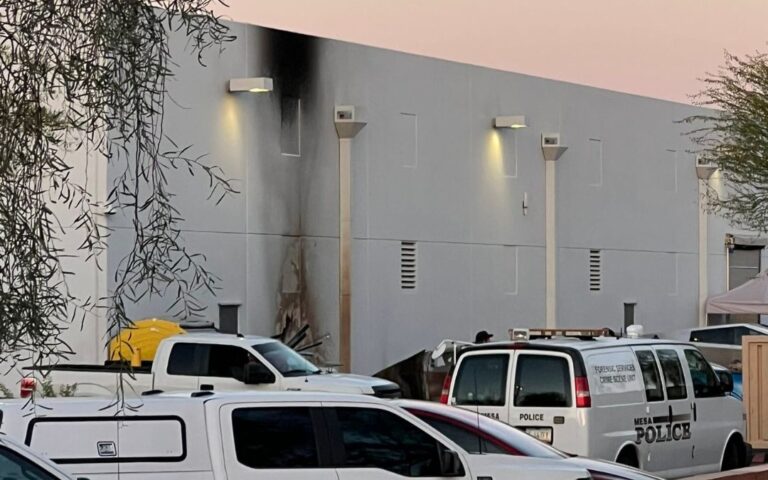 Incendian Cybertruck en concesionaria de Tesla en Mesa: arrestan a sospechoso