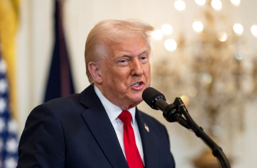 Presidente Trump afirma que ‘las personas inteligentes no lo quieren’