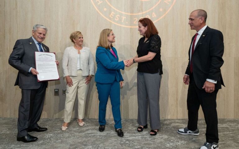 Helios Education Foundation celebra 20 años de ayudar a estudiantes y otorgar becas