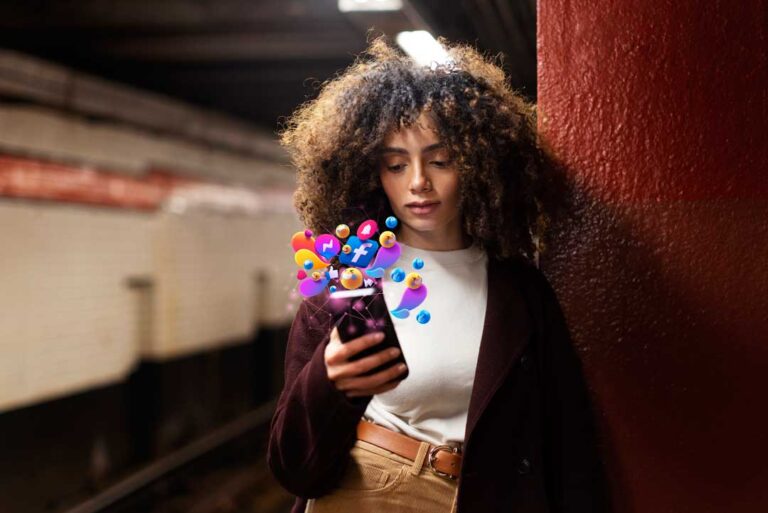 Lo negativo de las redes sociales: El dilema entre conexión y salud mental para los jóvenes