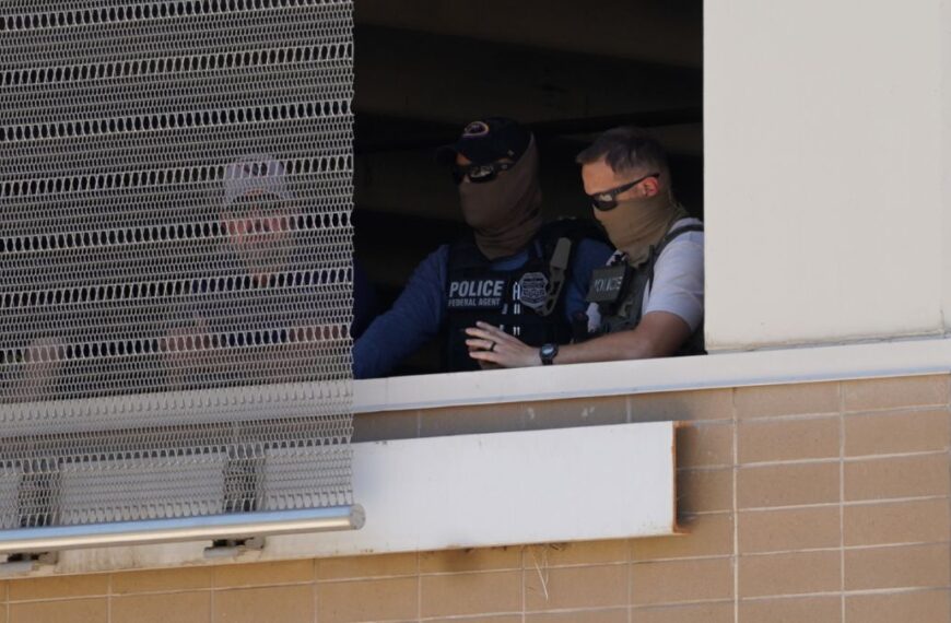 DHS no acatará ley que prohíbe uso de máscaras en agentes de ICE