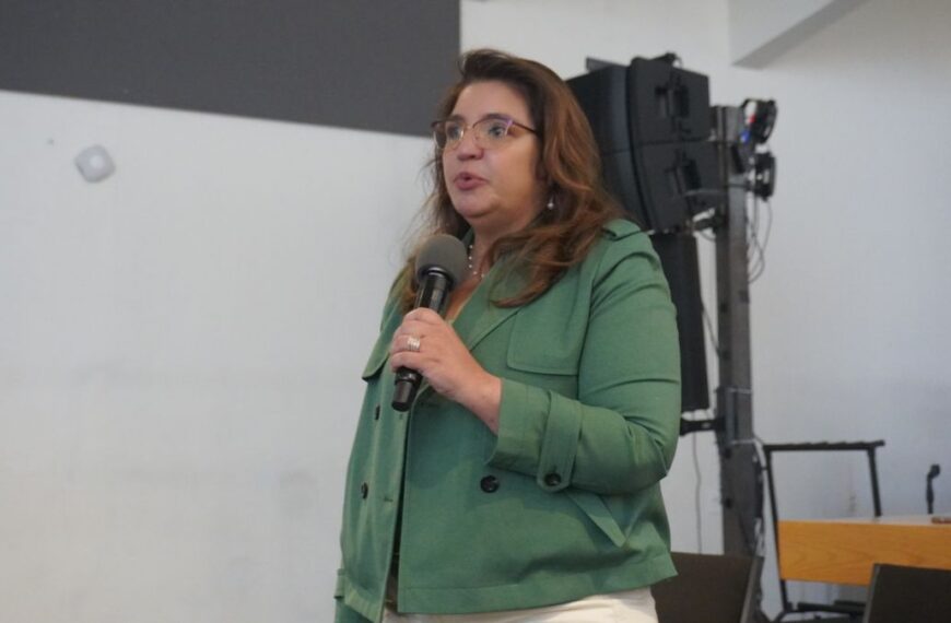 ‘ICE vive en las cortes’: organizaciones y abogadas realizan foro informativo