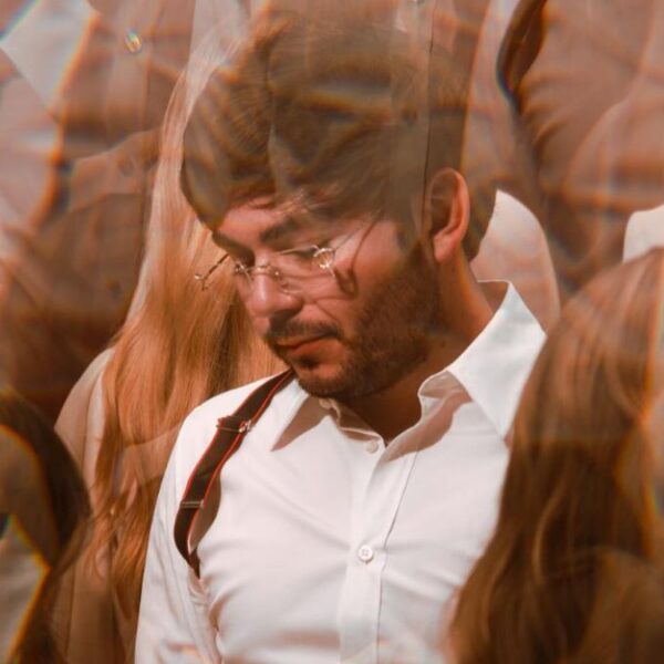 Tito Doble P demuestra la vida entre el lujo y el desgarro, con el tema “Champagne”