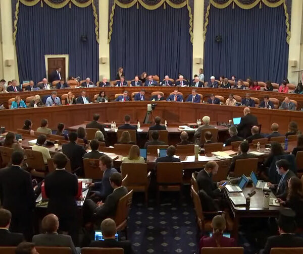 Aprueban Congresistas republicanos controversial plan de Donald Trump