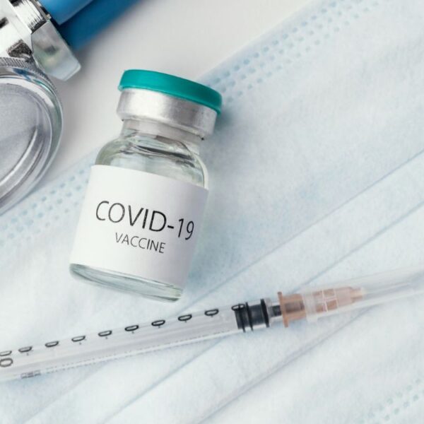 Vacuna Covid-19 no será recomendada a niños sanos y mujeres embarazadas en EU