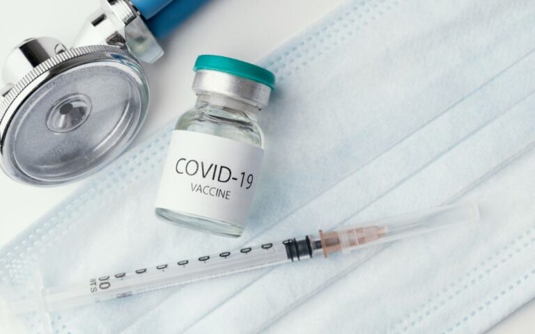 Vacuna Covid-19 no será recomendada a niños sanos y mujeres embarazadas en EU