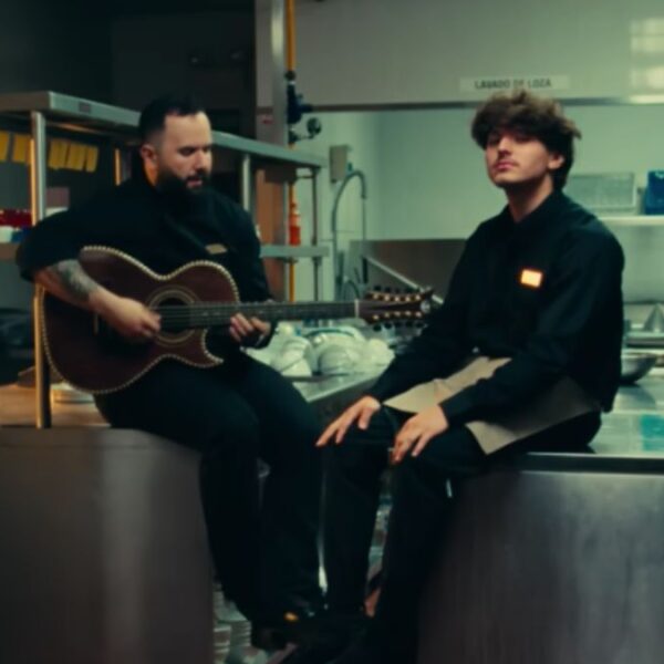 Gabito Ballesteros regresa la serenata con Carín León en el sencillo “Regalo de Dios”