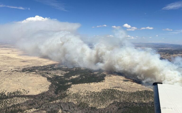 Incendio Greer crece a 6,400 Acres; cierres de carreteras y evacuaciones en curso