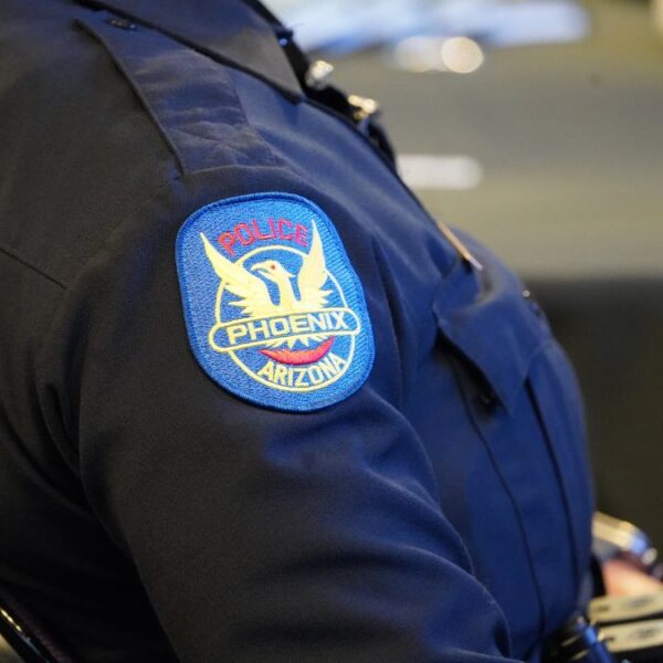 Policía de Phoenix no participará en operativos migratorios de ICE 
