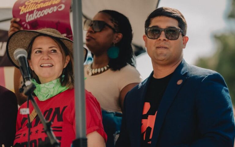 Piden estudiantes de Arizona proteger la educación pública