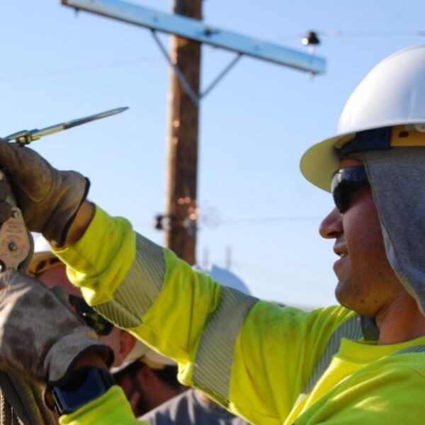 Fiscal General de Arizona rechaza “descarada alza” en tarifas de electricidad de APS