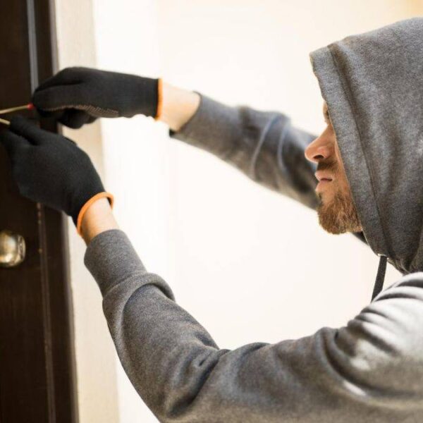 Atención: aumentan robos domiciliarios en Arizona durante la temporada vacacional