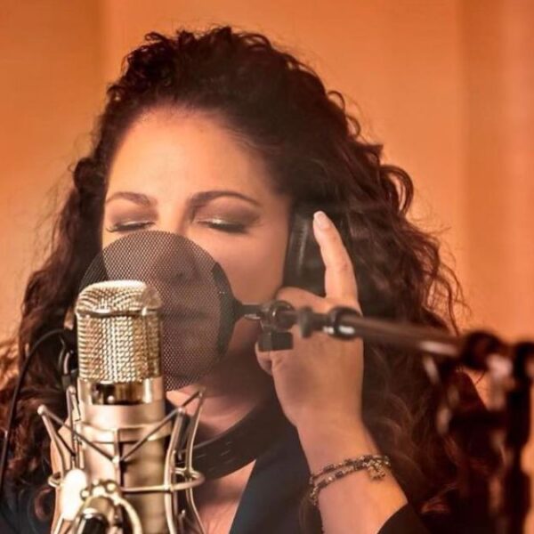 Gloria Estefan regresa a sus orígenes con su primer álbum en español