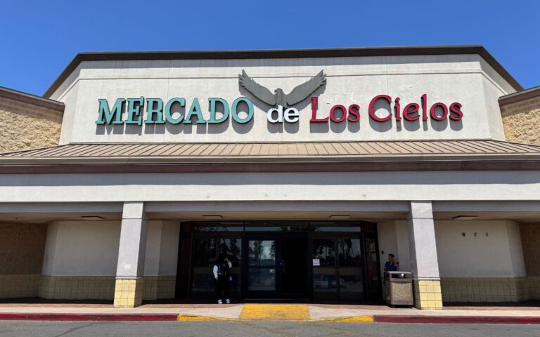 El miedo vacía los mercados hispanos de Phoenix: sus ventas caen hasta un 50%