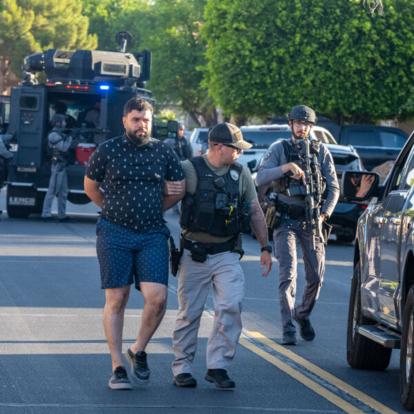 Desmantelan célula criminal que robaba autos de lujo ¡Y los rentaban en Turo!