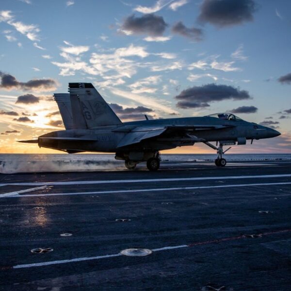 Estados Unidos ataca instalaciones nucleares en Irán, confirma Donald Trump