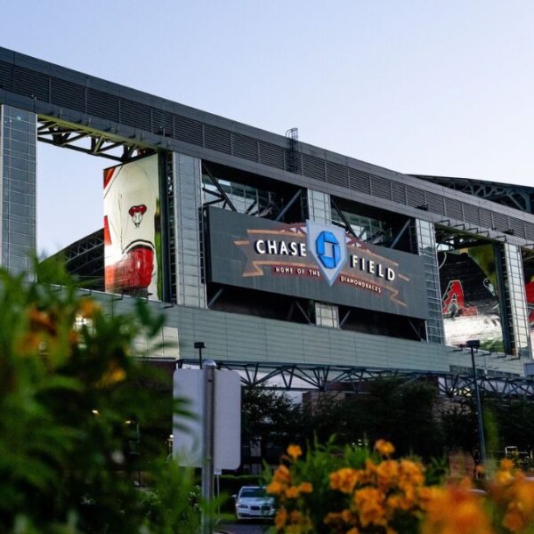 Designan 500 mdd para reparaciones en el Chase Field; falta aprobación de Hobbs