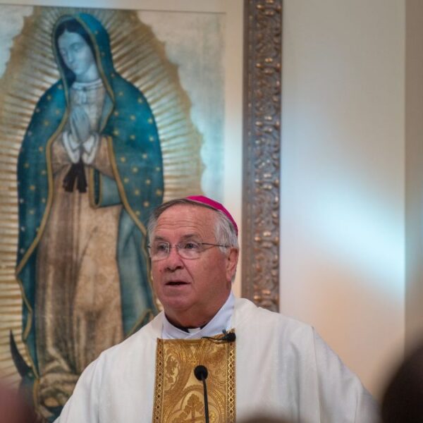 Obispos de Phoenix se solidarizan con inmigrantes tras operaciones de ICE