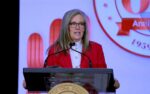 Katie Hobbs lanza campaña en español ‘No Se Rinde’