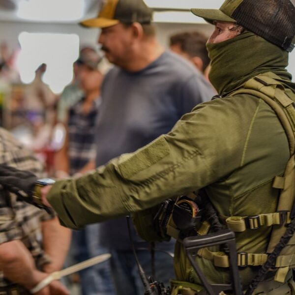 ‘Peligroso’ el uso de máscaras por agentes de ICE, advierte Fiscal de Arizona