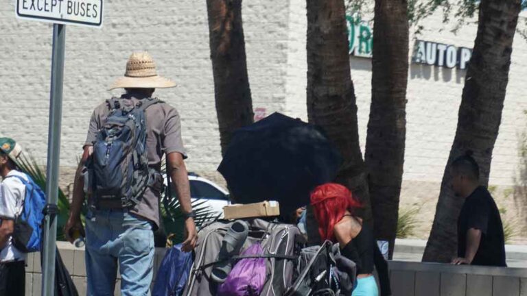 Despliegan estrategia contra indigencia ante crisis por calor extremo 
