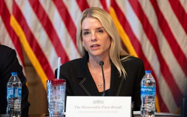 Dan carpetazo a caso Jeffrey Epstein: aseguran que no existe una lista de clientes