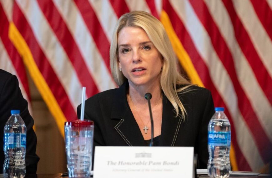 Dan carpetazo a caso Jeffrey Epstein: aseguran que no existe una lista de clientes