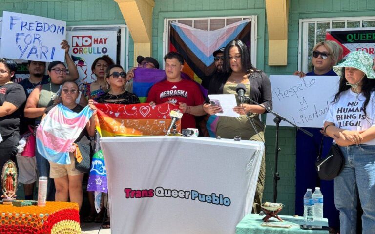 Comunidad LGBTQ+ exige liberación de Yari, una mujer con cáncer detenida en Eloy