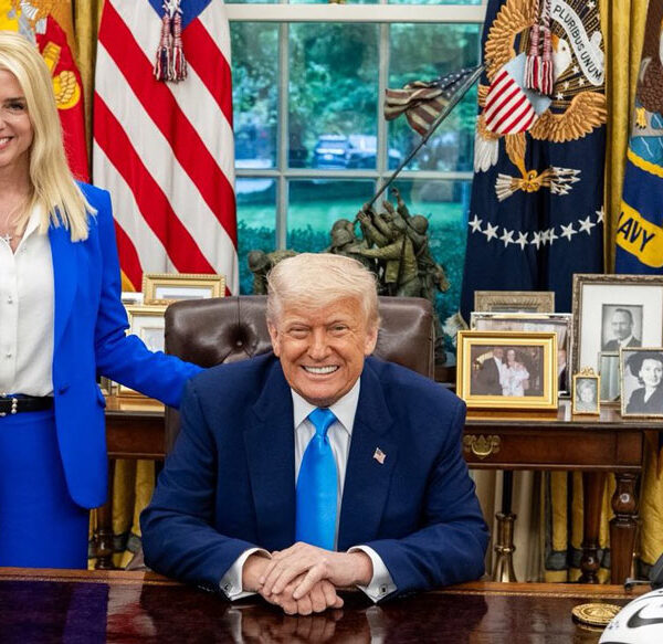 Donald Trump fue informado en mayo que sí aparece en los archivos de Jeffrey Epstein: WJS