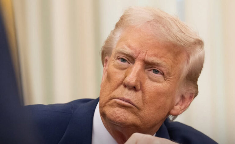 Trump amenaza con demandar al Wall Street Journal por publicar presunta carta a Epstein