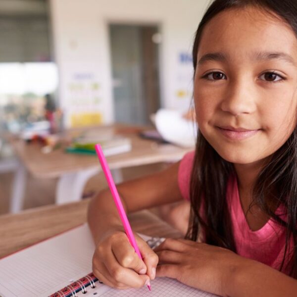 Jueces salvan educación en español: fallo unánime contra intento de eliminarlo