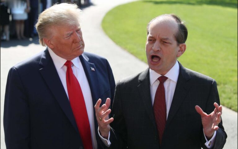 ¿Dónde quedó Alex Acosta? Omisión en citaciones sobre caso Epstein desata críticas