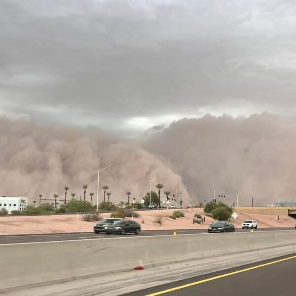 Tormenta de arena, ‘haboob’ golpea a Phoenix: caos y cortes de energía