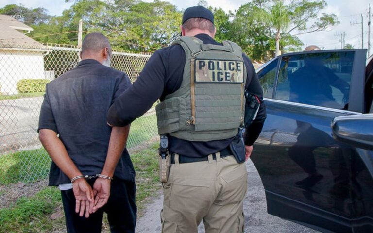 Corte Suprema levanta restricción de perfil racial en redadas de ICE