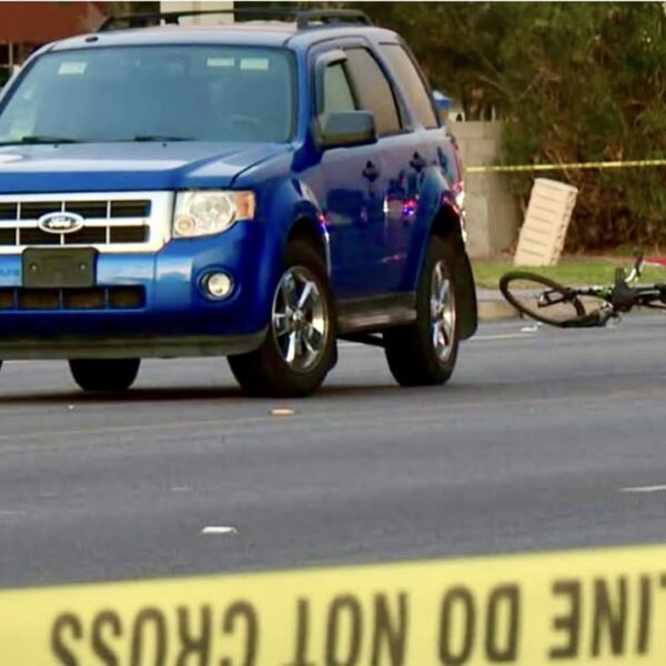 Ciclista en estado crítico tras ser atropellada en el Oeste de Phoenix