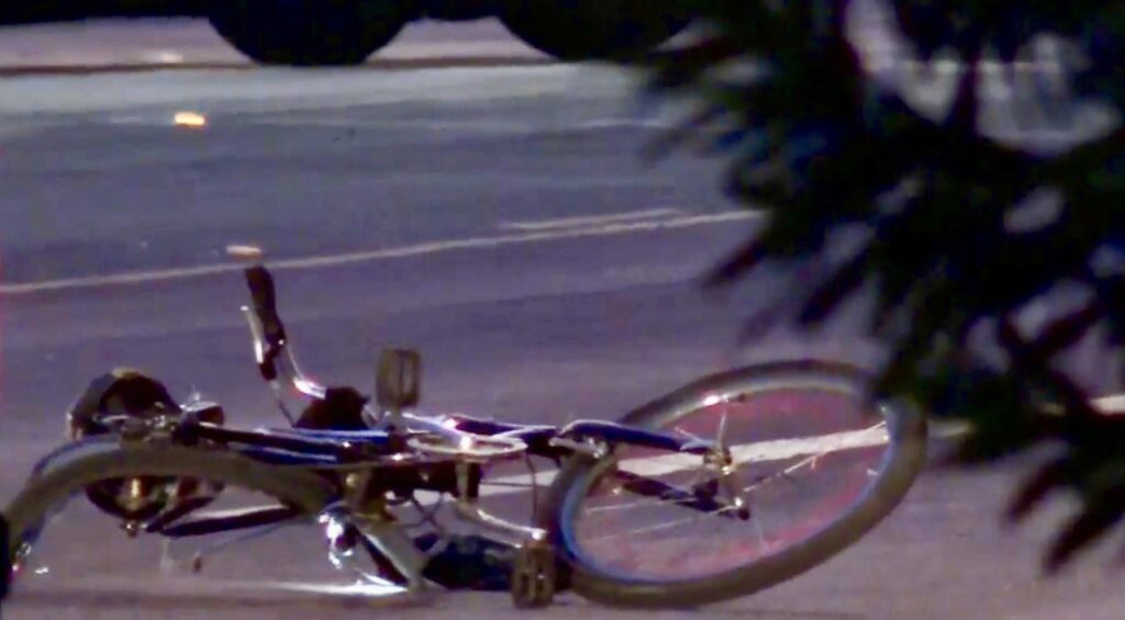 Asi quedo la bicicleta que conducia la mujer. Foto Jimmy Cortez, Vision 66
