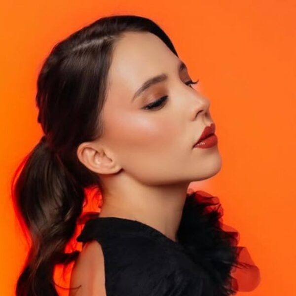 Majo Aguilar rompe moldes con un himno de sanación y empoderamiento 