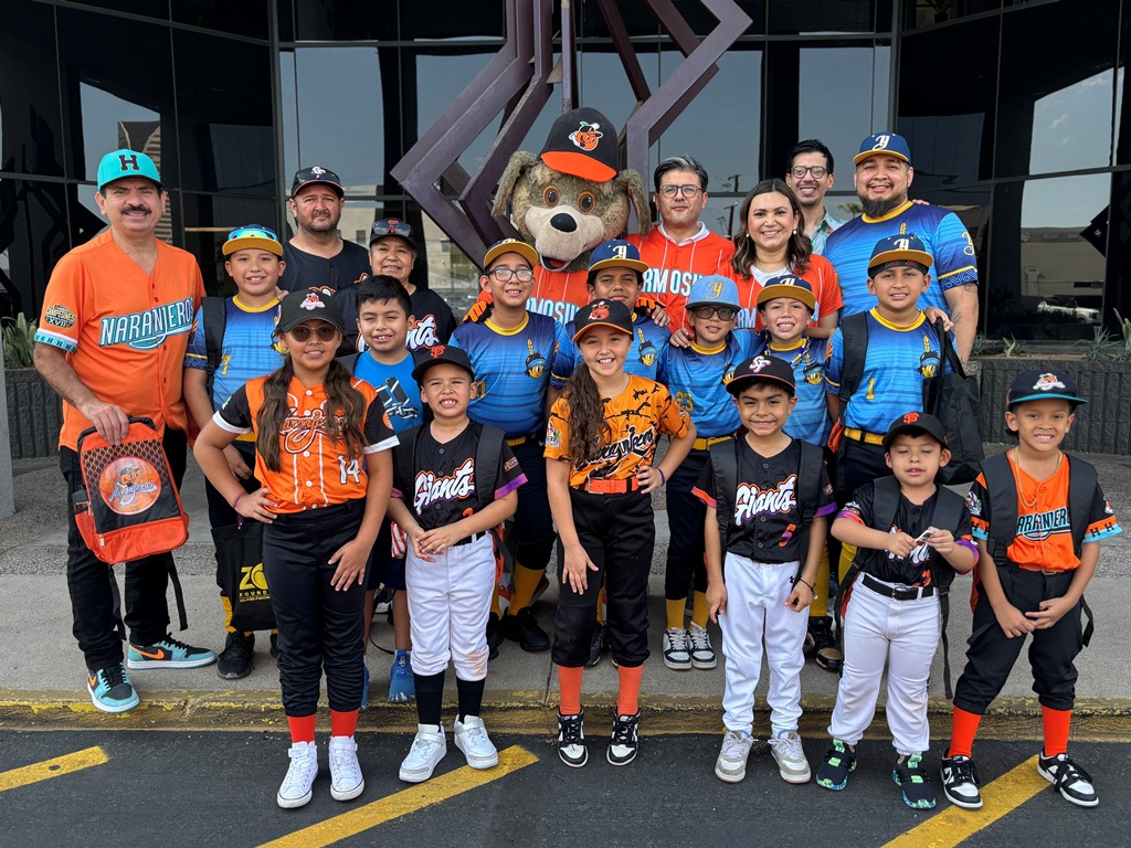 Naranjeros de Hermosillo vistaron Consulado General de Mexico en Phoenix..