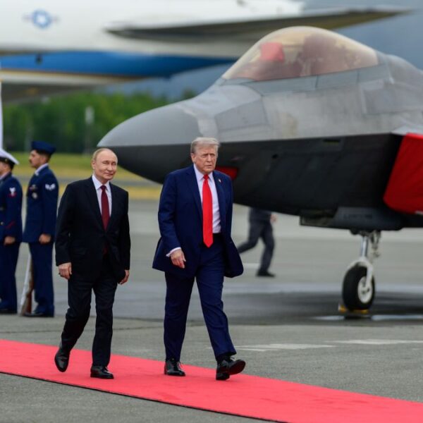 Trump y Putin se reúnen en Alaska para abordar la guerra en Ucrania