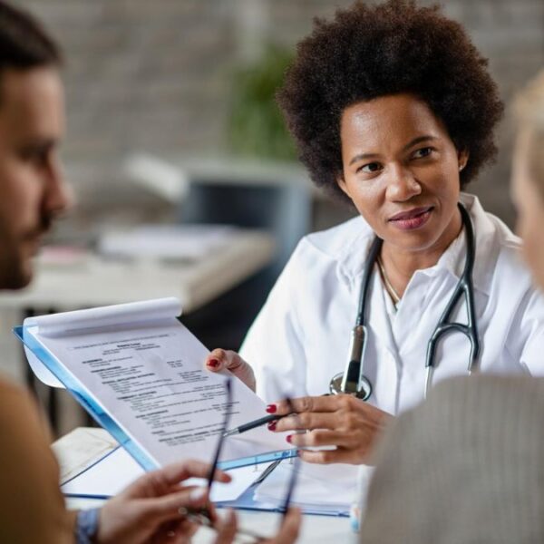 Advierten alzas en seguros de salud y un colapso en el sistema