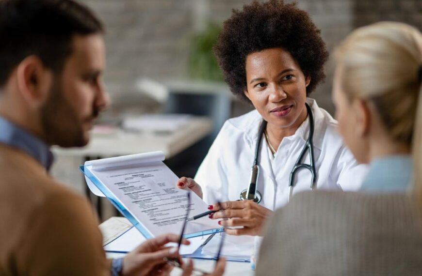 Advierten alzas en seguros de salud y un colapso en el sistema