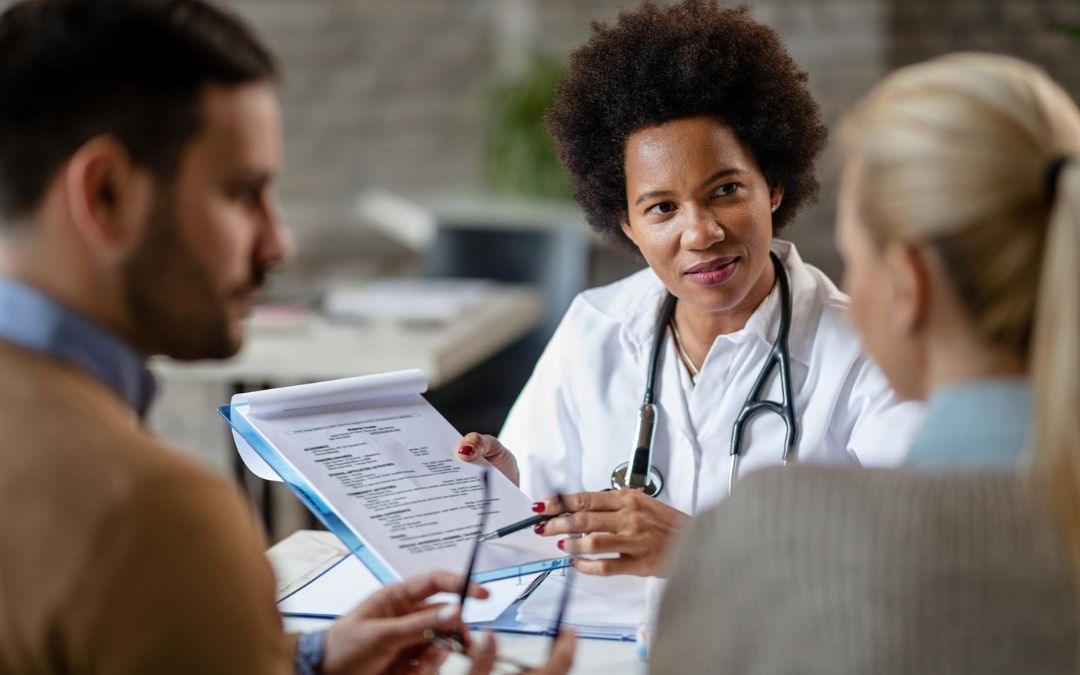 Advierten alzas en seguros de salud y un colapso…