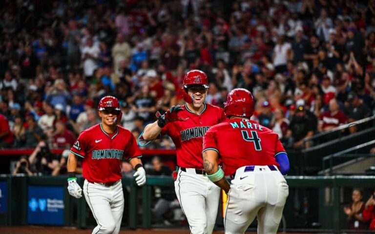 Diamondbacks pelean el puesto de comodín a pesar de una adversa temporada 