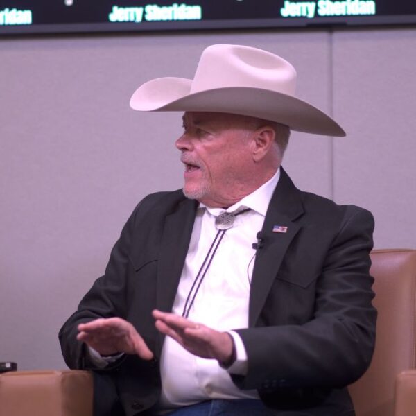 Sheriff Jerry Sheridan promete respeto a la comunidad hispana