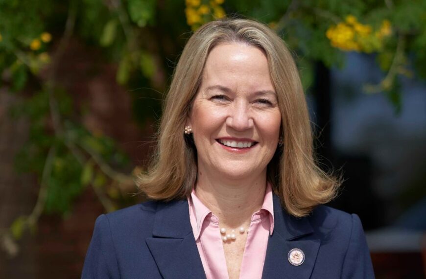 Kris Mayes va por la reelección como Fiscal General de Arizona 