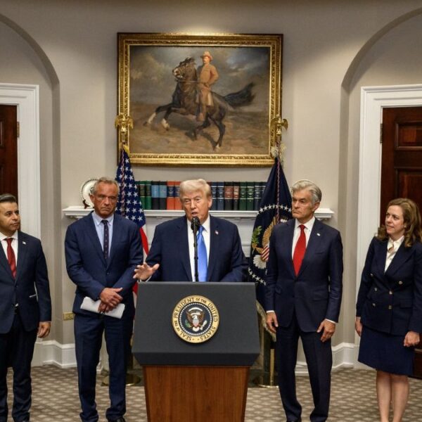 Donald Trump vincula el Tylenol con el autismo: ‘Tomarlo no es bueno’
