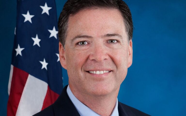 Departamento de Justicia de Trump inculpa a James Comey