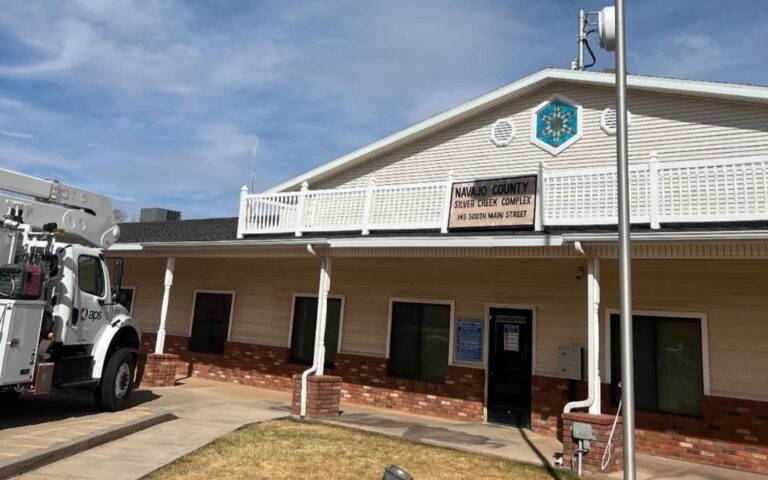 Arizona logra acuerdo para expandir servicio telefónico a condados rurales