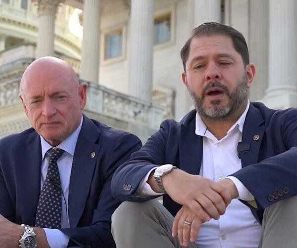 Mienten sobre los indocumentados, no reciben atención médica: Gallego y Kelly